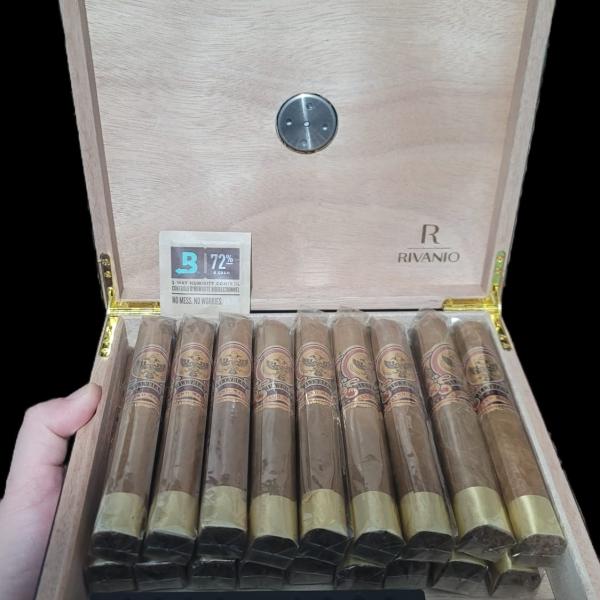 Toro Illyrian 54x6 18 Pack Bundle with Humidor